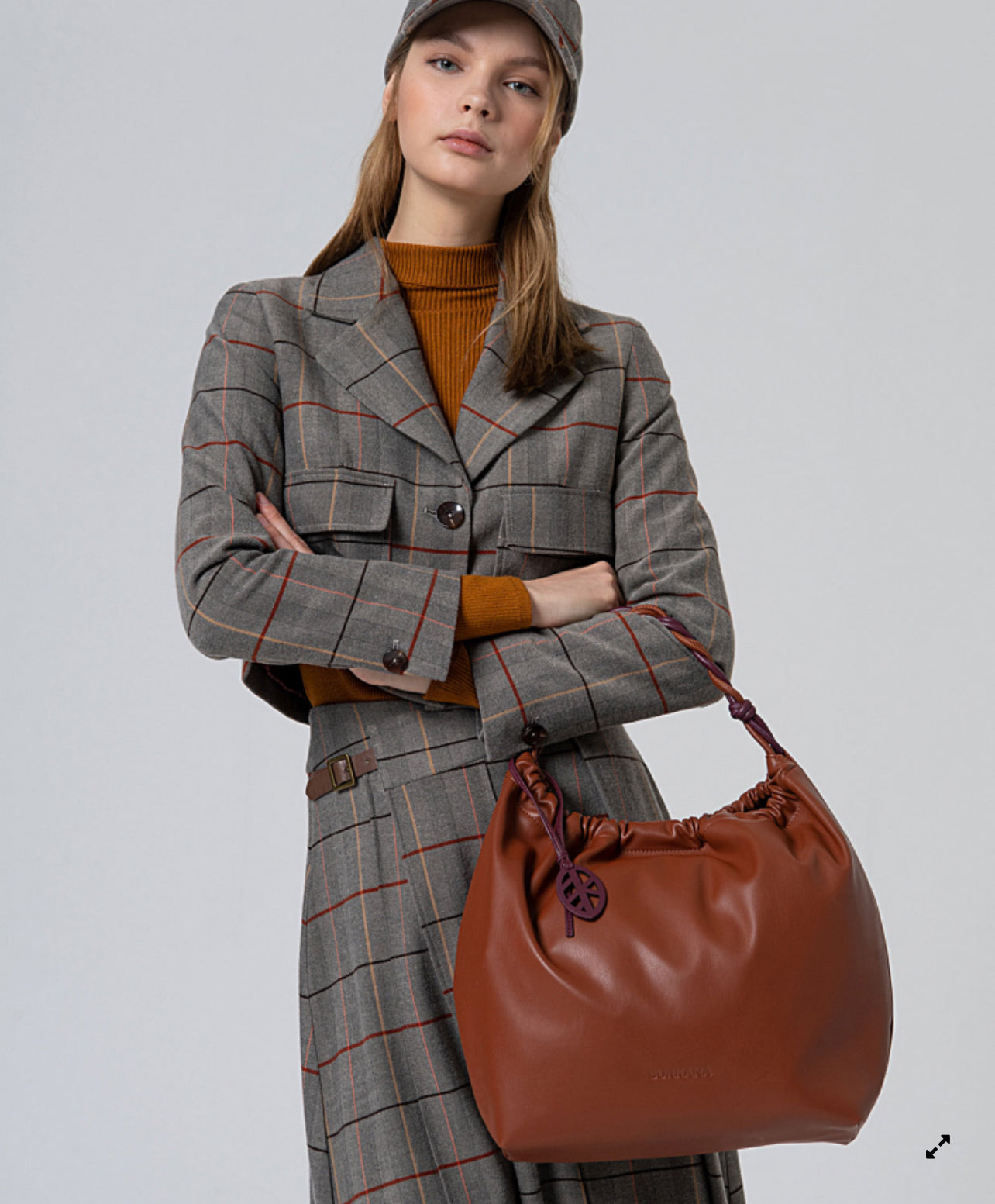 Bolso con asa retorcida bicolor