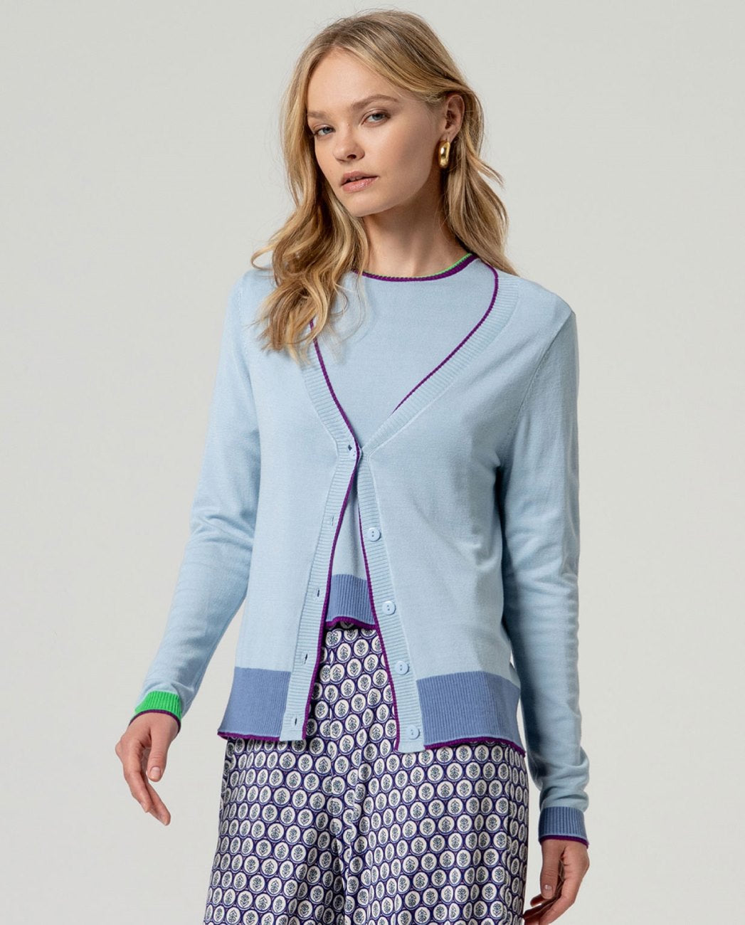 Cardigan escote pico abotonado Azul Empolvado