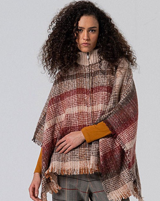 Poncho de punto cuadros granate