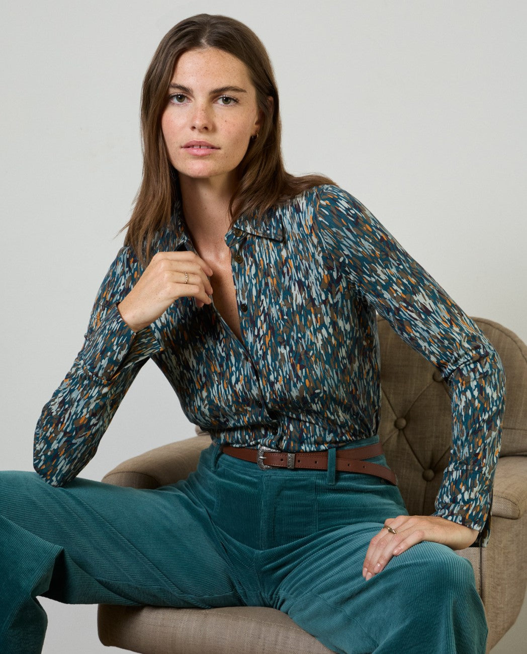 Camisa de punto elástica azul petróleo