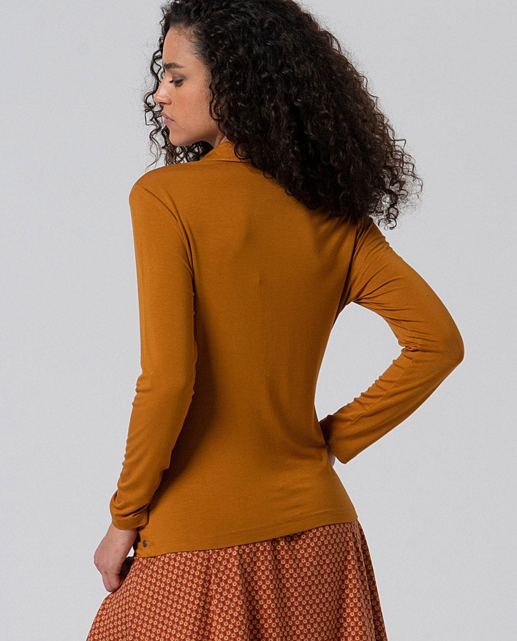 Camisa elástica de bambú Ocre