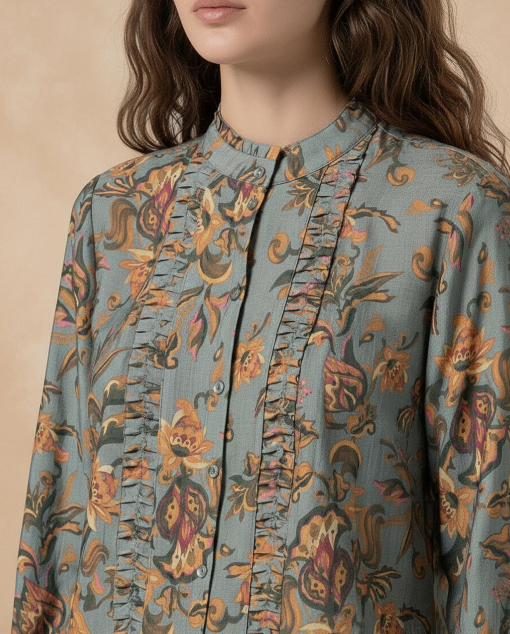 Blusa con fruncido vertical y estampado floral
