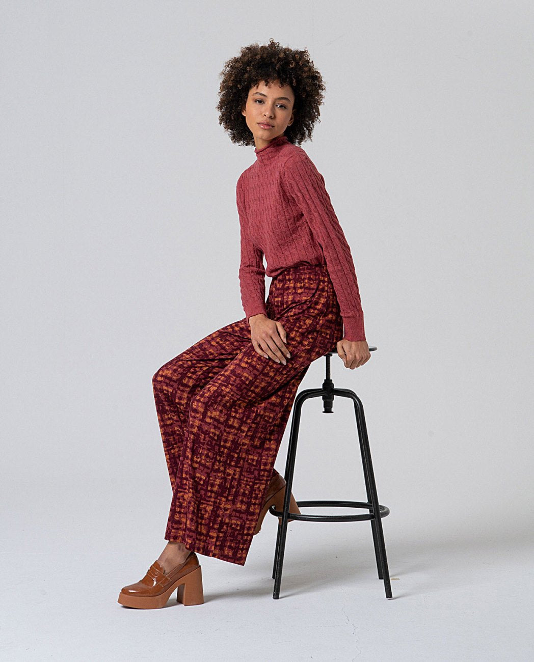 Pantalón punto fluido Granate