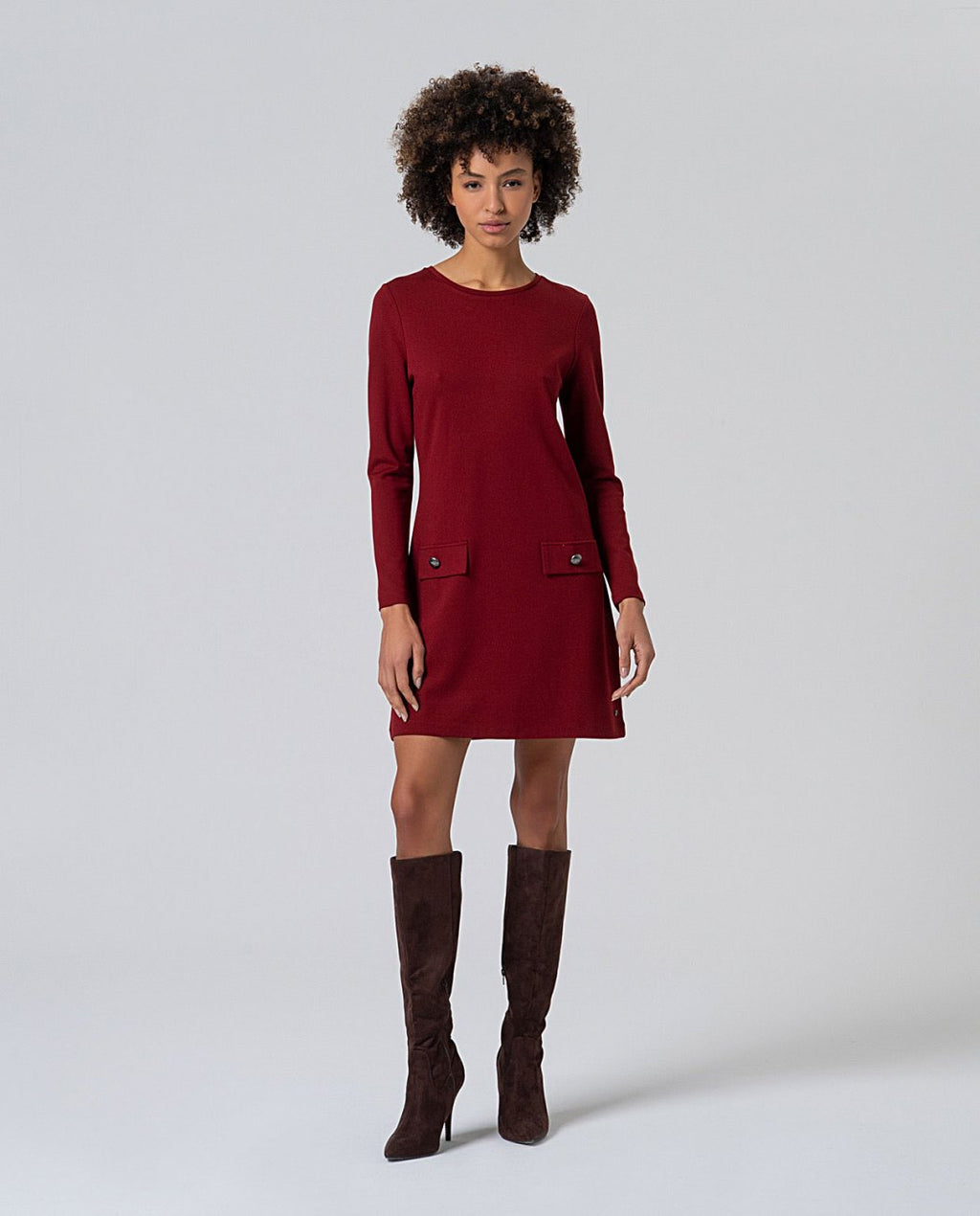 Vestido corto y recto evasé