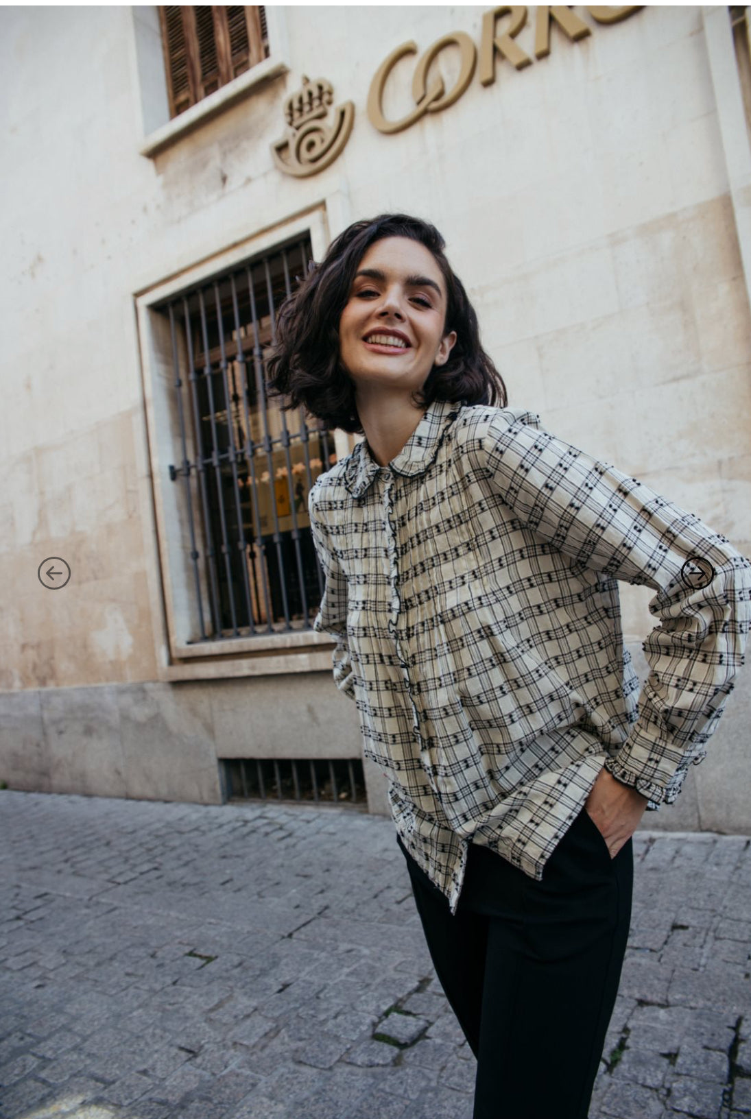 Camisa bordados cuello y puños