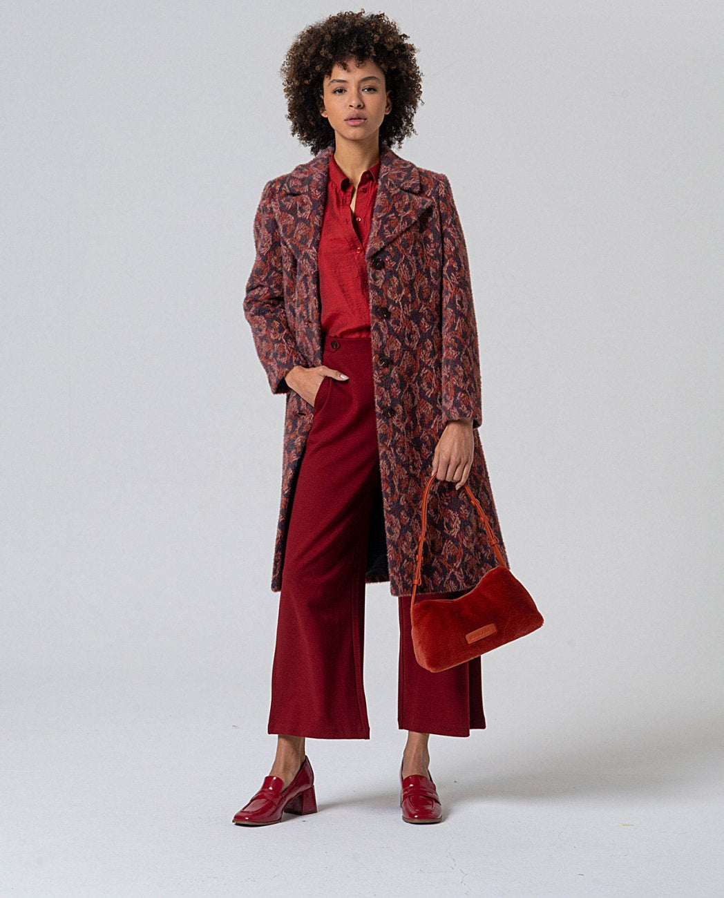 Pantalón tipo flare botón cintura Rojo inglés