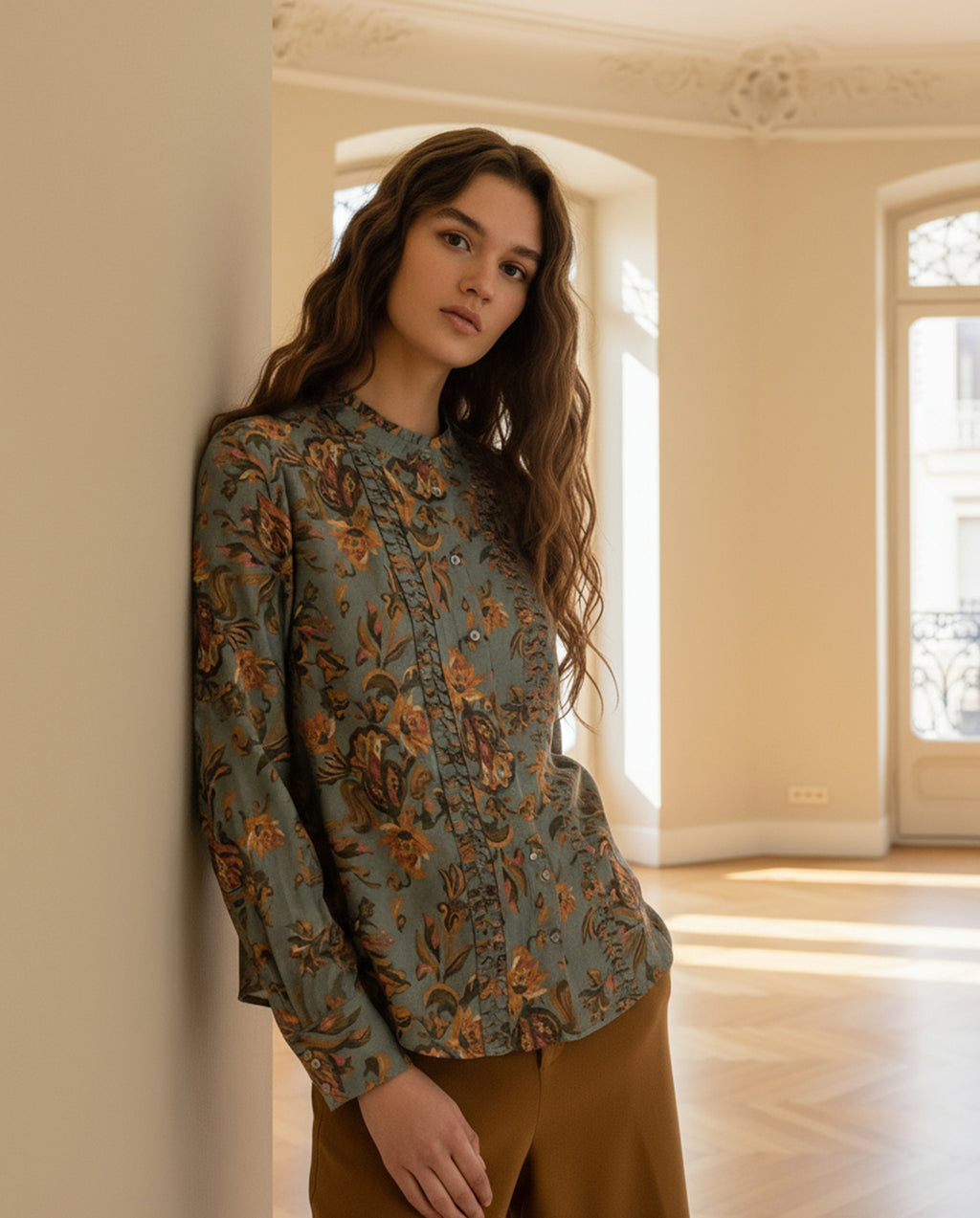 Blusa con fruncido vertical y estampado floral