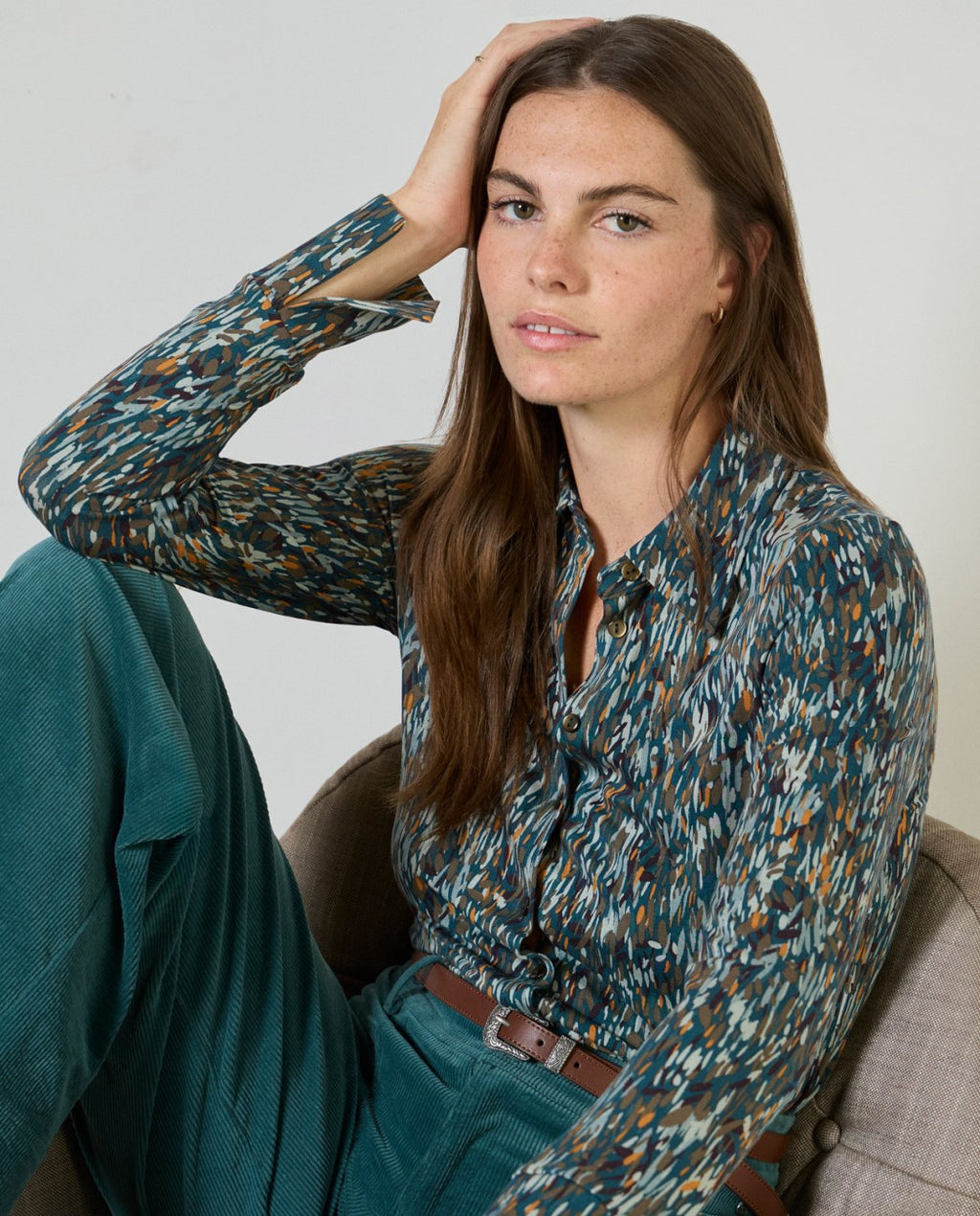 Camisa de punto elástica azul petróleo