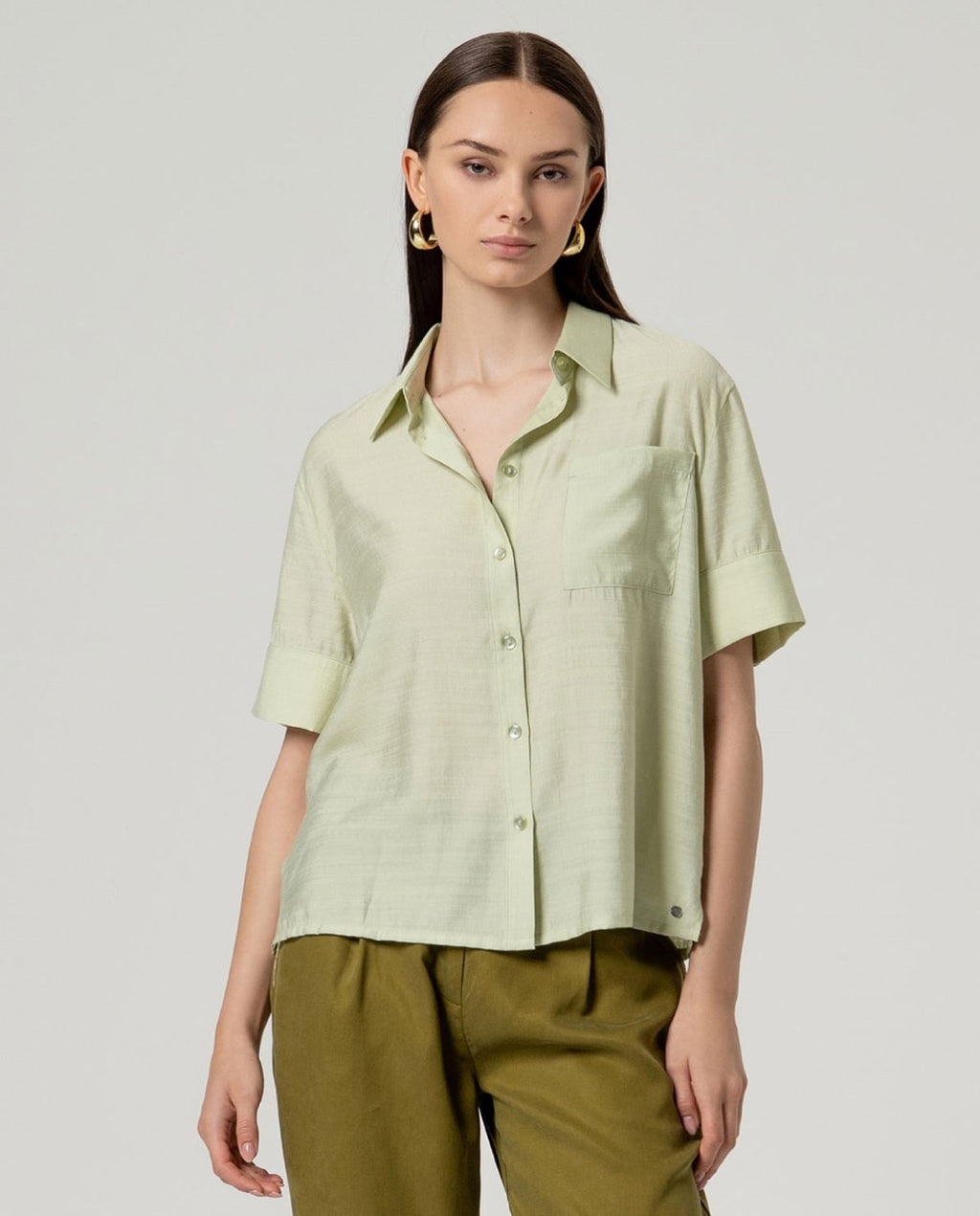 Camisa manga corta bolsillo Oliva claro