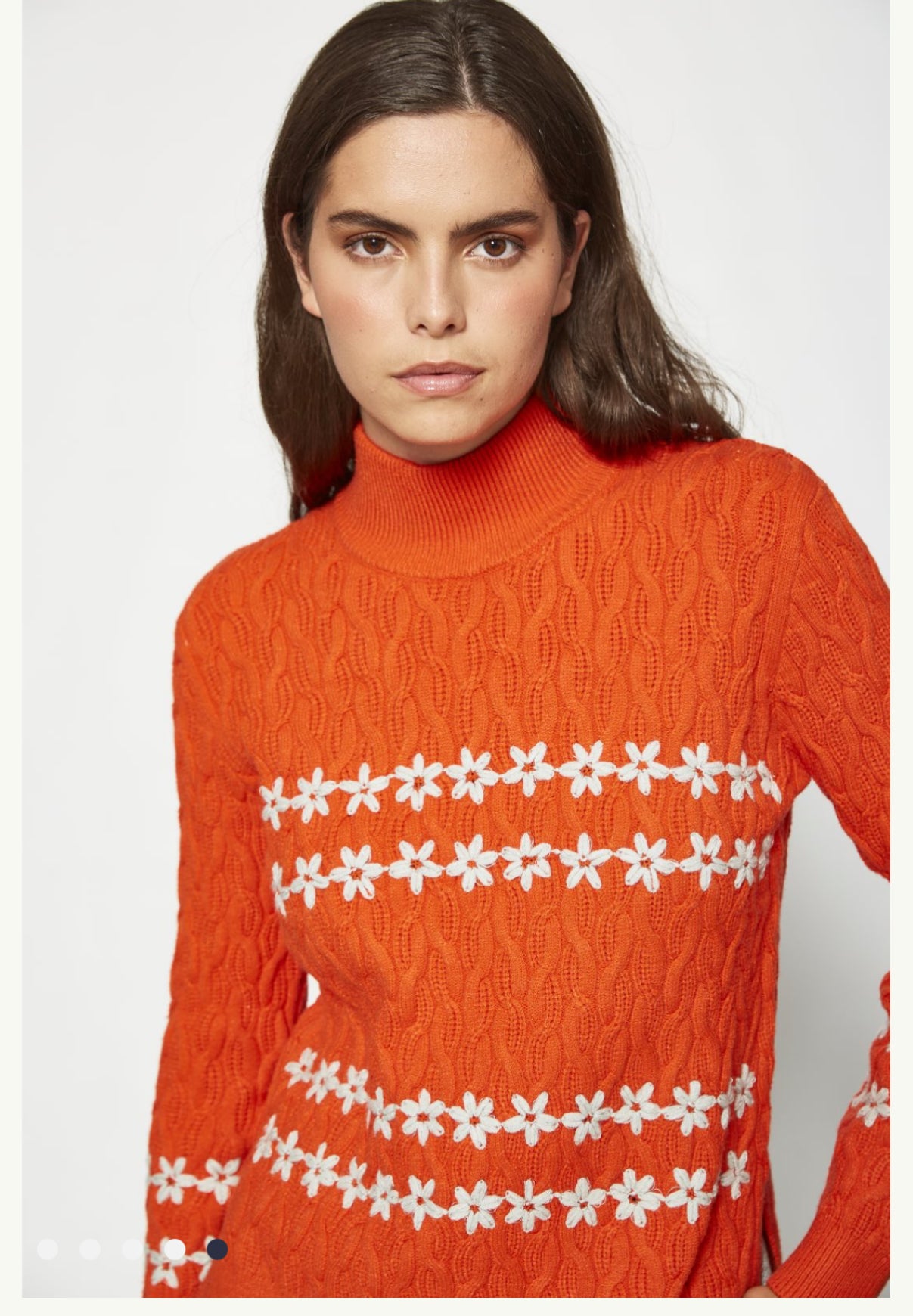 Jersey cuello perkins con  bordados