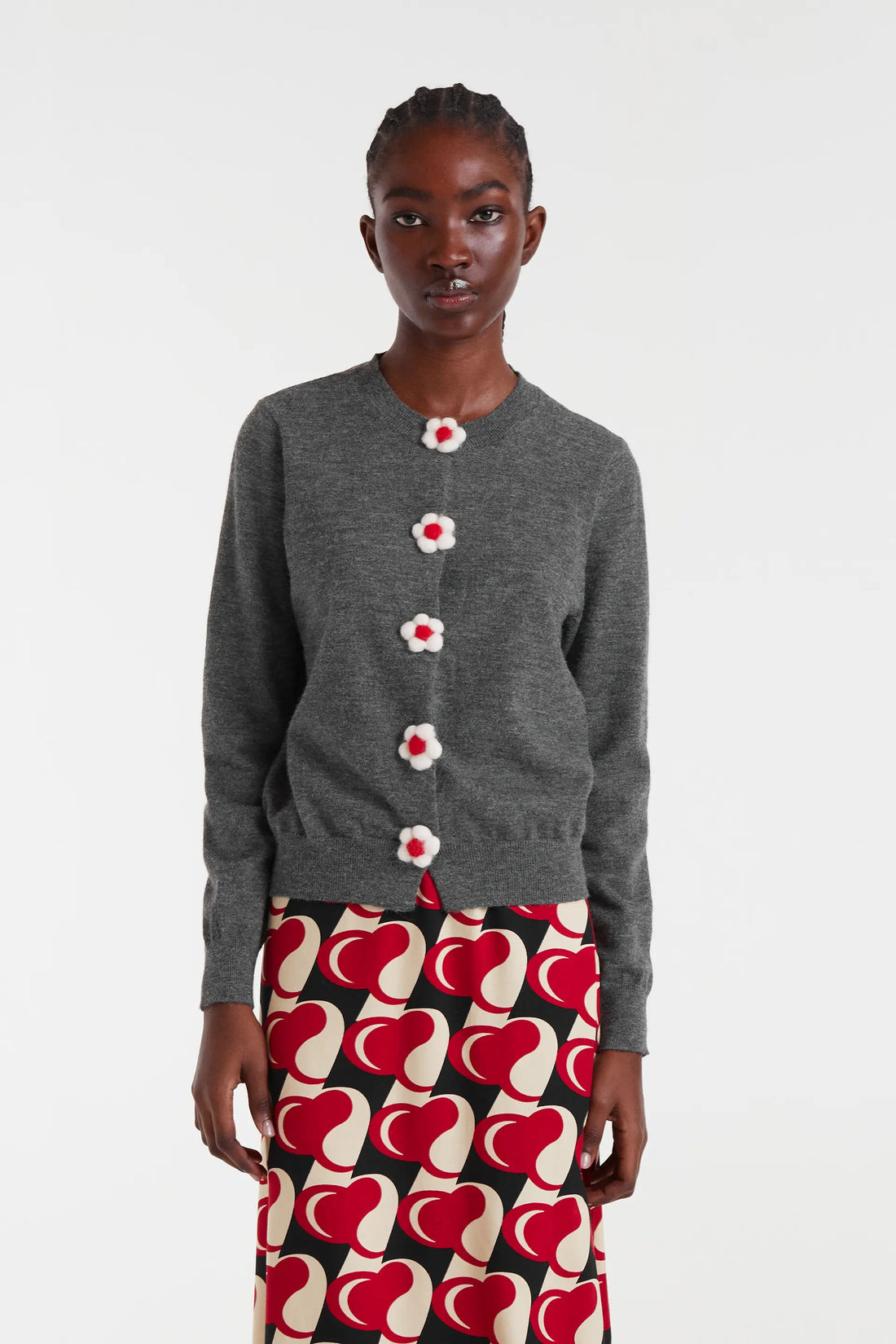 Cárdigan de punto fino botón flor