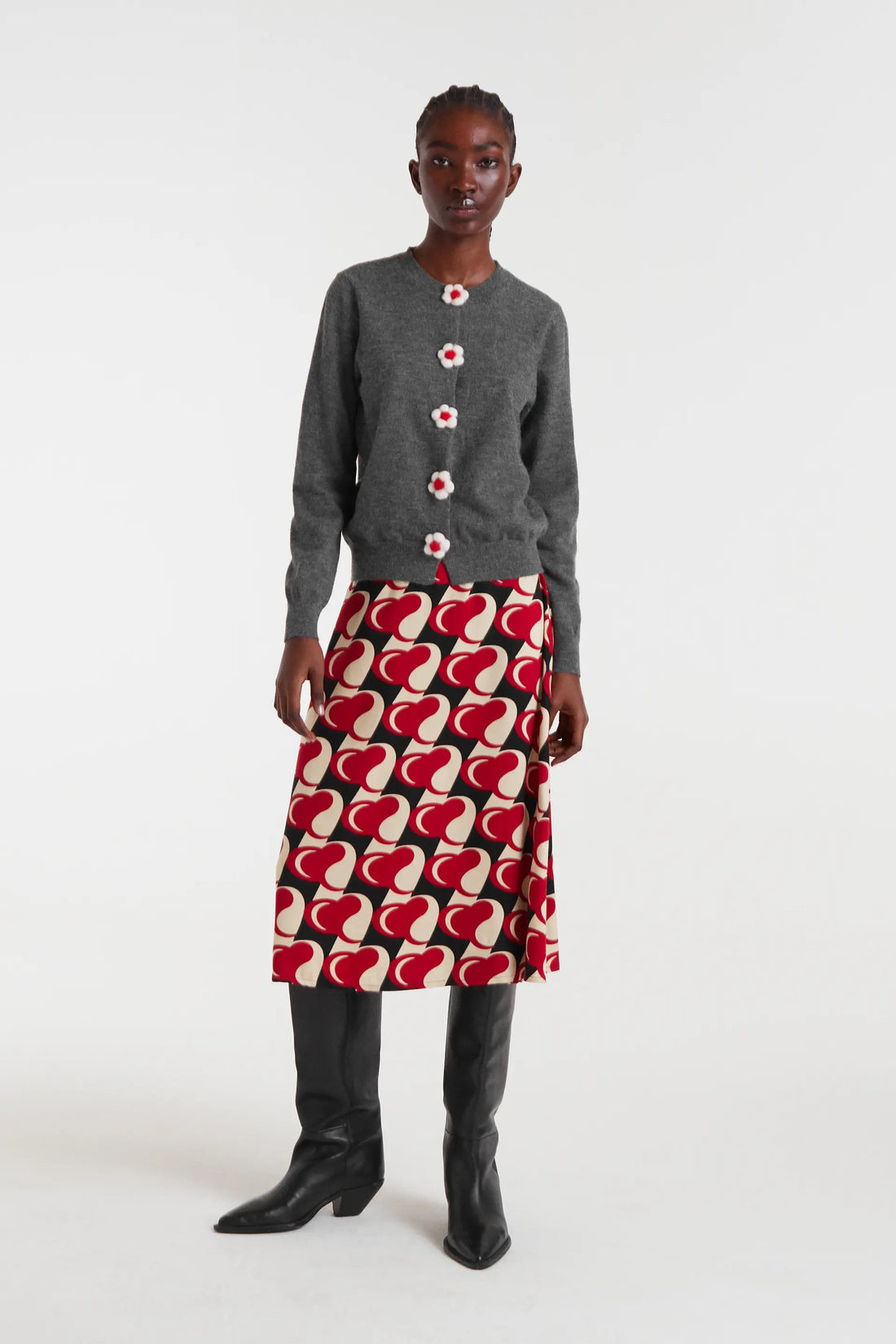 Cárdigan de punto fino botón flor