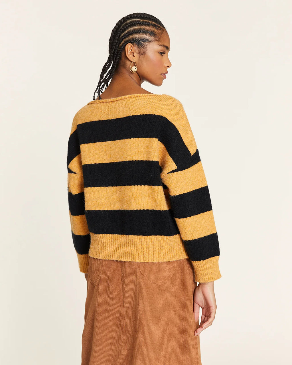 Jersey de rayas negro y mostaza