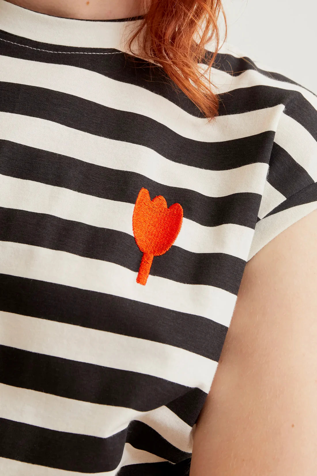 Camiseta rayas bordado tulipán