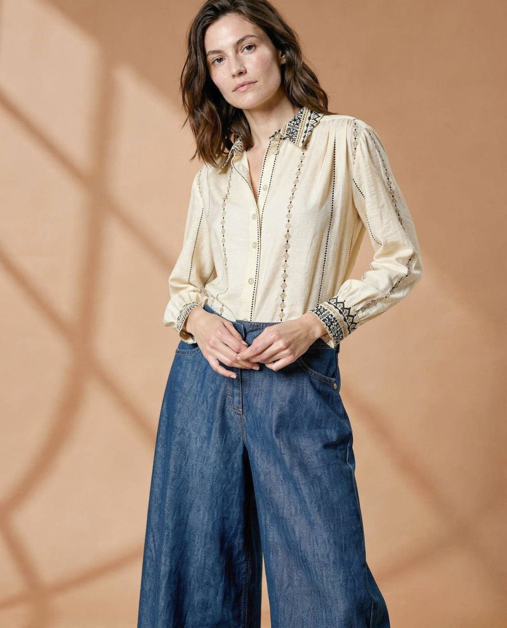 Camisa detalles manga  tres cuartos Crudo