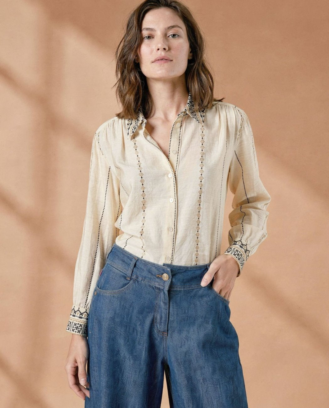 Camisa detalles manga  tres cuartos Crudo
